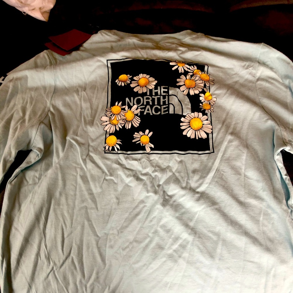 NWT Northface long sleeve tee